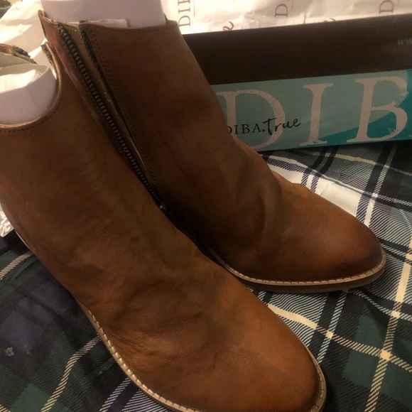 Diba True - Brand New size 6 bootie - Picture 2 of 5